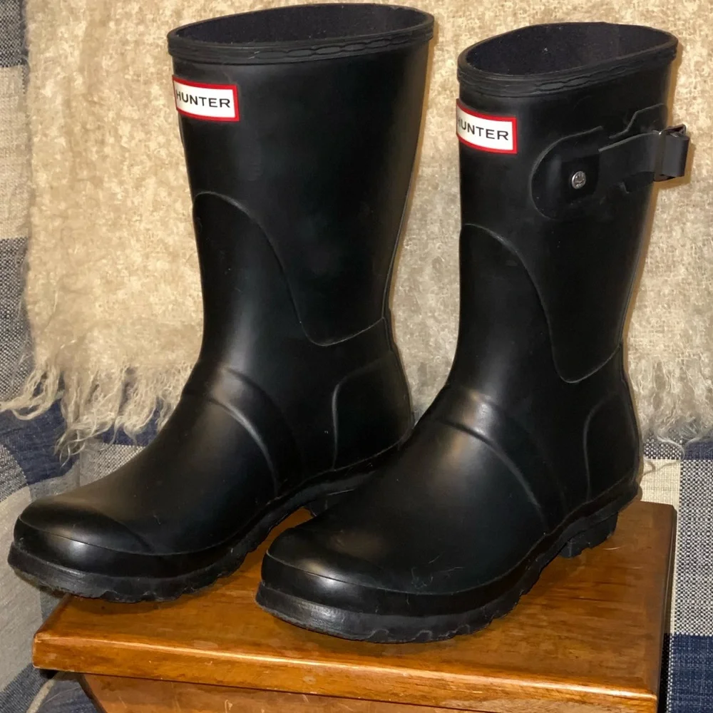 Matte black women’s HUNTER BOOTS